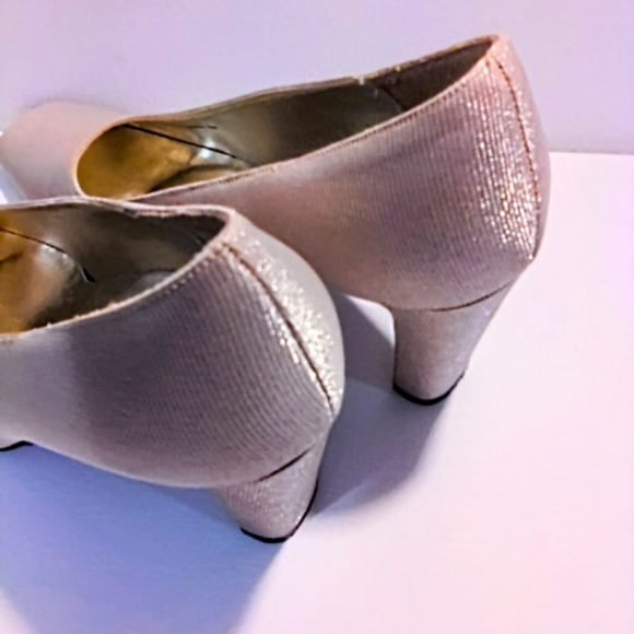 Women's 3" heel 👠, Sparkle Champagne/Nude color, SZ: 7 1/2M - Picture 4 of 13